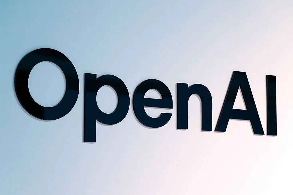 القاضي يأمر OpenAI بتقديم سجلات التوظيف لصالح Apple في قضية الأسرار التجارية