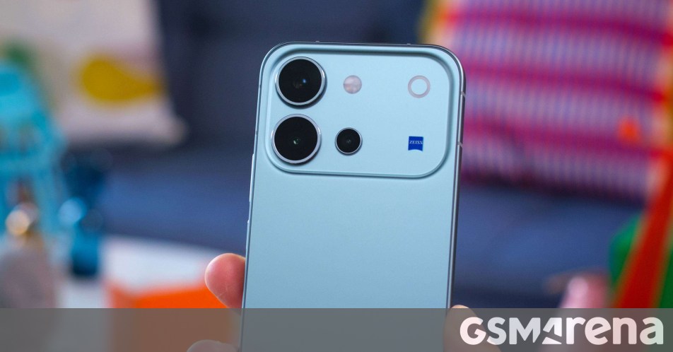 مراجعة هاتف vivo V80 تكشف عن بطارية ضخمة وشاشة فائقة السرعة