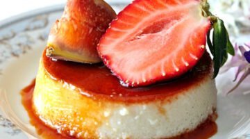 حلى منعش وسريع التحضير .. في دقائق اعملي البودينج الكريم كراميل بالفاكهة الطازجة في البيت بطعم خرافي