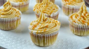 حلاوتها لا تقاوم وطعمها يجنن..طريقة عمل كب كيك الكراميل وسهلة لتحضيرها في دقائق بطعم رائع