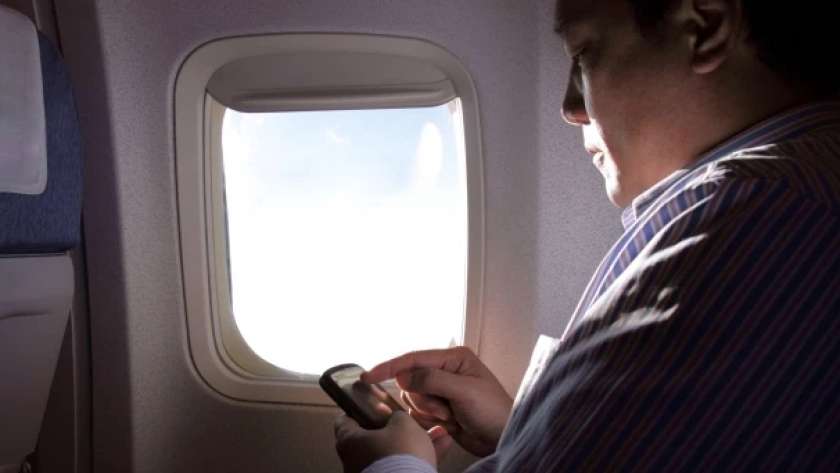 "لمنع الازعاج" ماذا يحدث لهاتفك عند تشغيل وضع الطيران!.. ميزة تاهية عننا