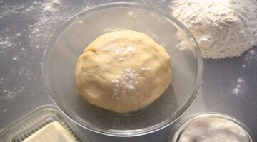 طريقة عمل عجينة العشر دقائق الهشة والخفيفة لجميع المعجنات والمخبوزات