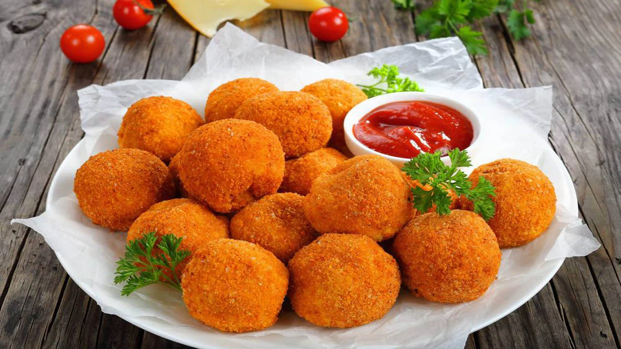 طريقة عمل كرات البطاطس المقرمشة بالجبنة بألذ خلطة وبطعم مميز ولذيذ طريقة عمل كرات البطاطس المقرمشة بالجبنة بألذ خلطة وبطعم مميز ولذيذ