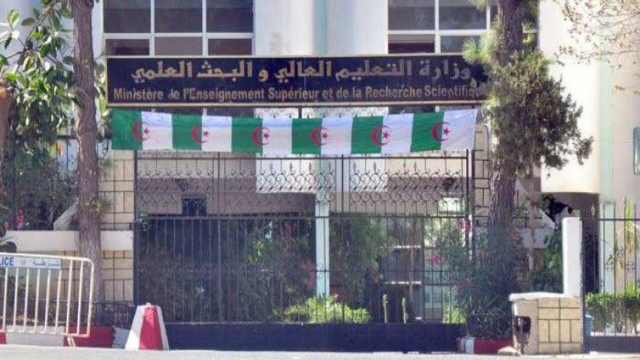 “وقتــاش العطلــة“ وزارة التعليم العالي والبحث العلمي تكشــف رزنامة العطل الجامعية 2025 بالجزائر وحقيقة تمديد العام الجامعي