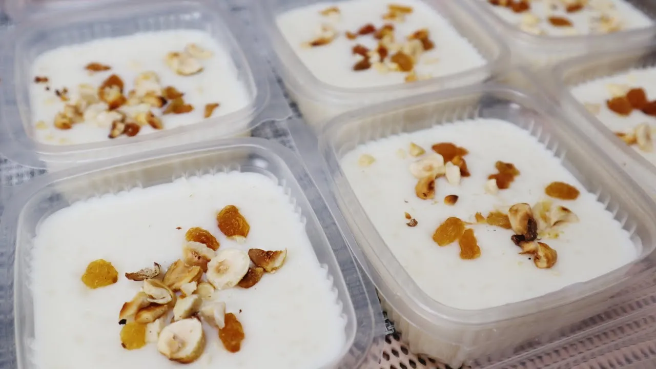 طريقة عمل الأرز بلبن بالكريمة والمكسرات بخطوات سهلة وطعم زي المحلات طريقة عمل الأرز بلبن بالكريمة والمكسرات بخطوات سهلة وطعم زي المحلات