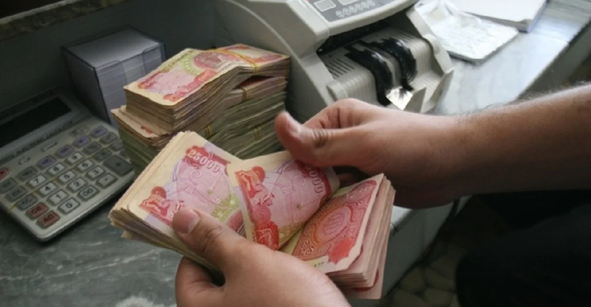 هام للمتقاعدين.. حقيقة زيادة 100 ألف دينار زيادة على الرواتب في العراق