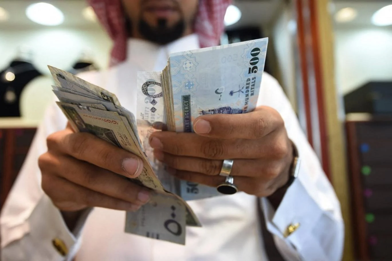 ما هي تعديلات جديدة على رواتب الموظفين في السعودية لشهر فبراير 2025؟
