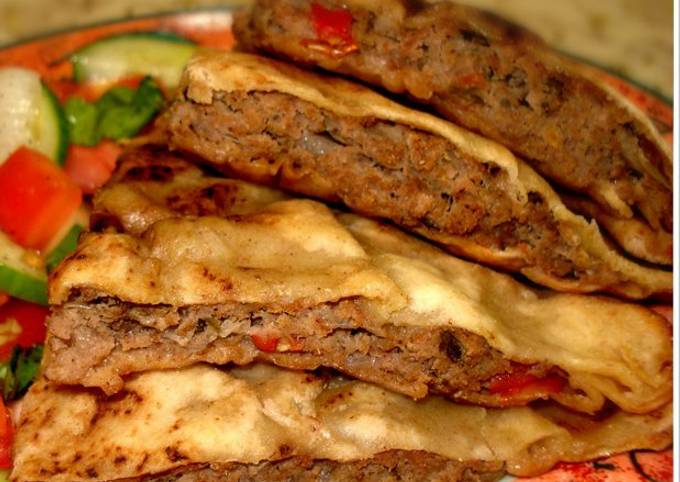 سهلة في التحضير.. في 6 خطوات طريقة عمل الحواوشي في البيت زي المطاعم.. قدميها لكل حبايبك في رمضان 