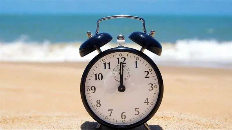 تقديم الساعة 60 دقيقة..موعد تطبيق التوقيت الصيفي في وموعد فتح وغلق المحال والمطاعم 2025