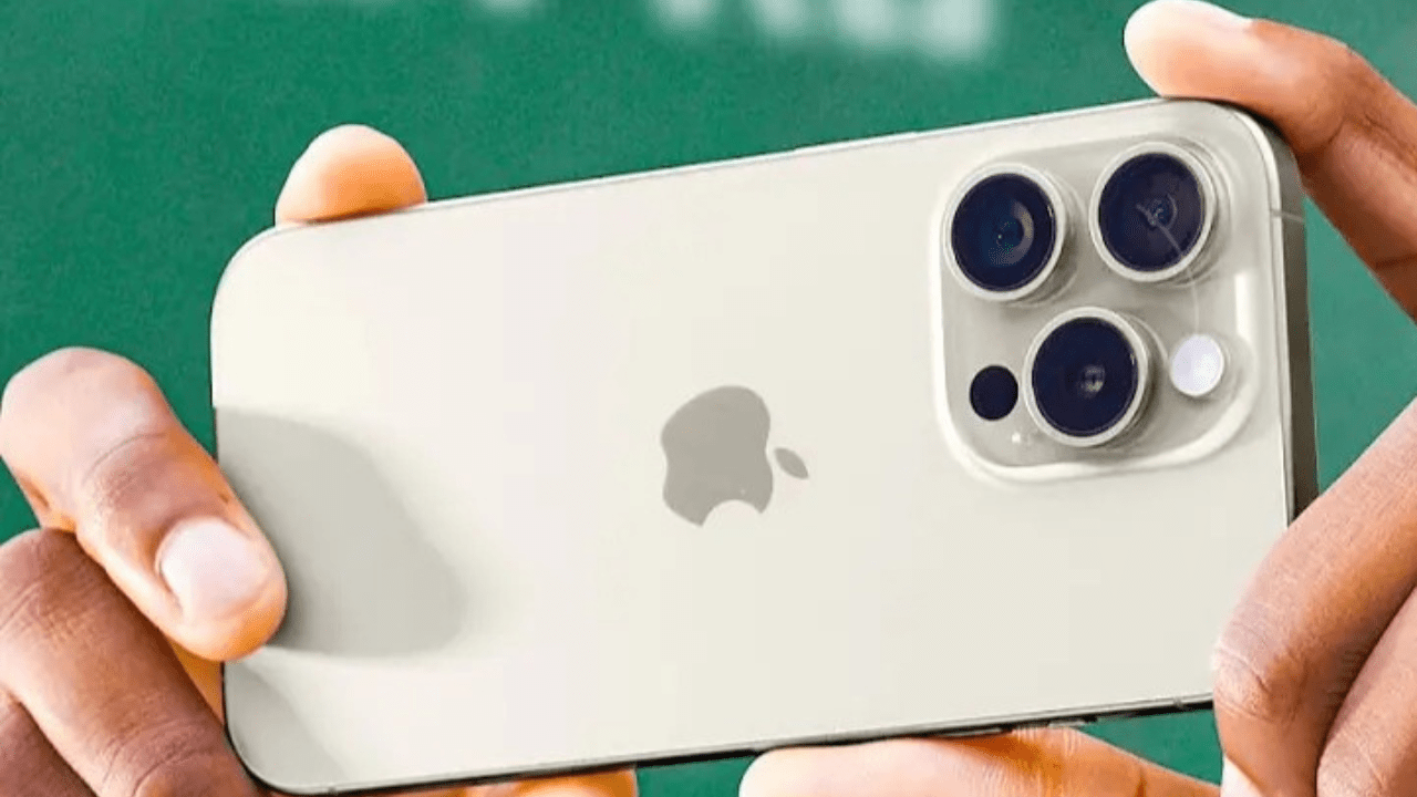 «اكتشف أسرار» هاتف iPhone 15 pro max الرائد في 2025.. مراجعة شاملة لأقوى ابتكارات آبل في التصميم والأداء