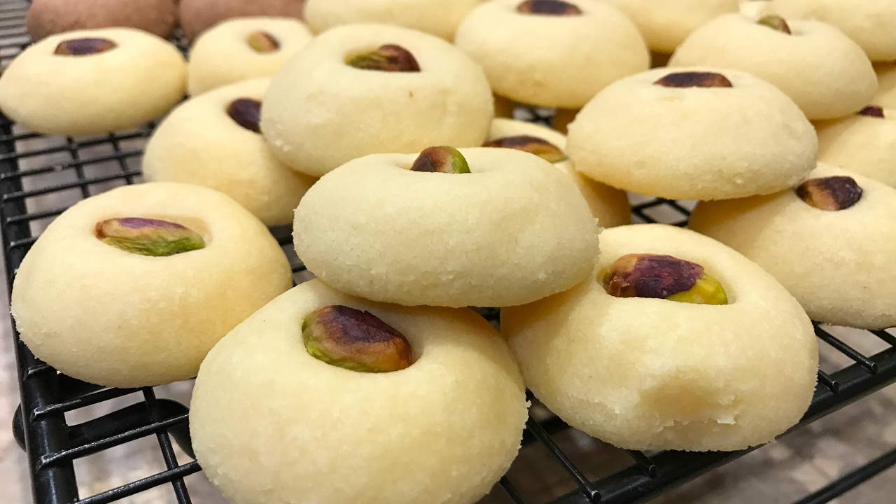 زي الجاهزة.. طريقة عمل الغريبة البيتي بمكونات بسيطة وبتكلفة اقتصادية