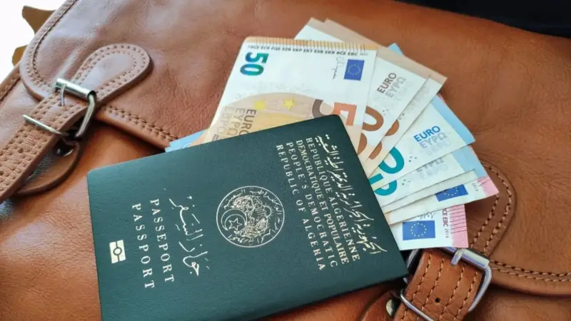 ما هي قيمة المنحة؟.. اعرف الآن تفاصيل بنك الجزائر منحة السفر 2025