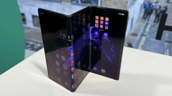 سعر ومواصفات هاتف Samsung Galaxy Z Tri Fold.. بطارية كبيرة مكاميرا خرافية