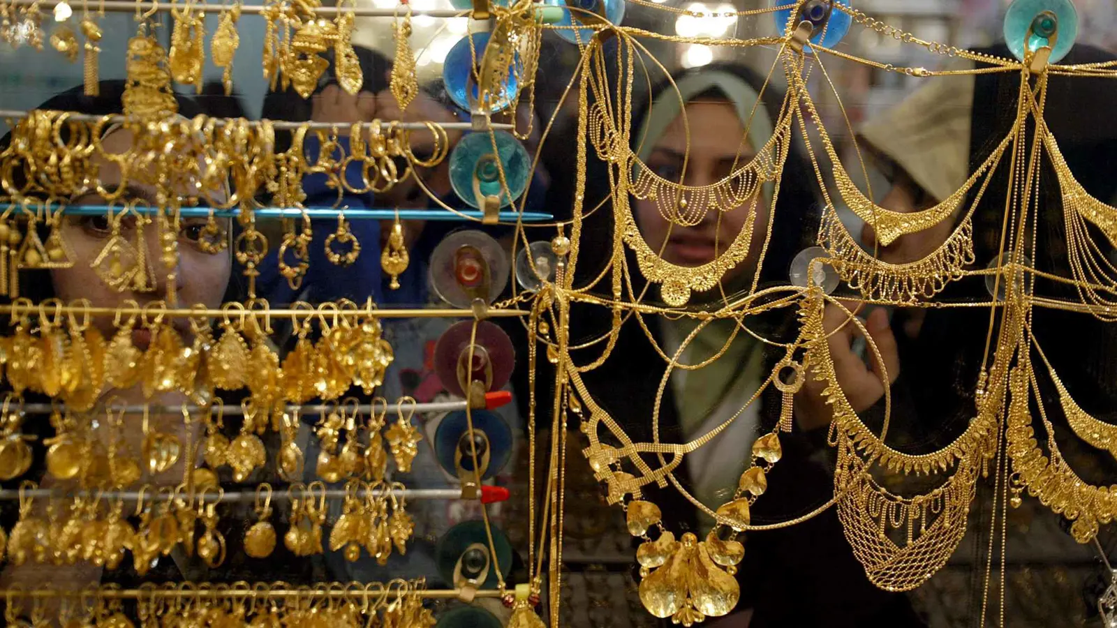 “عيار 21 غلي 495 جنيه!!”.. سعر الذهب اليوم الاربعاء 21/1/2026 وسعر عيار 18 و24 والجنيه الذهب وفقا لاخر تحديث